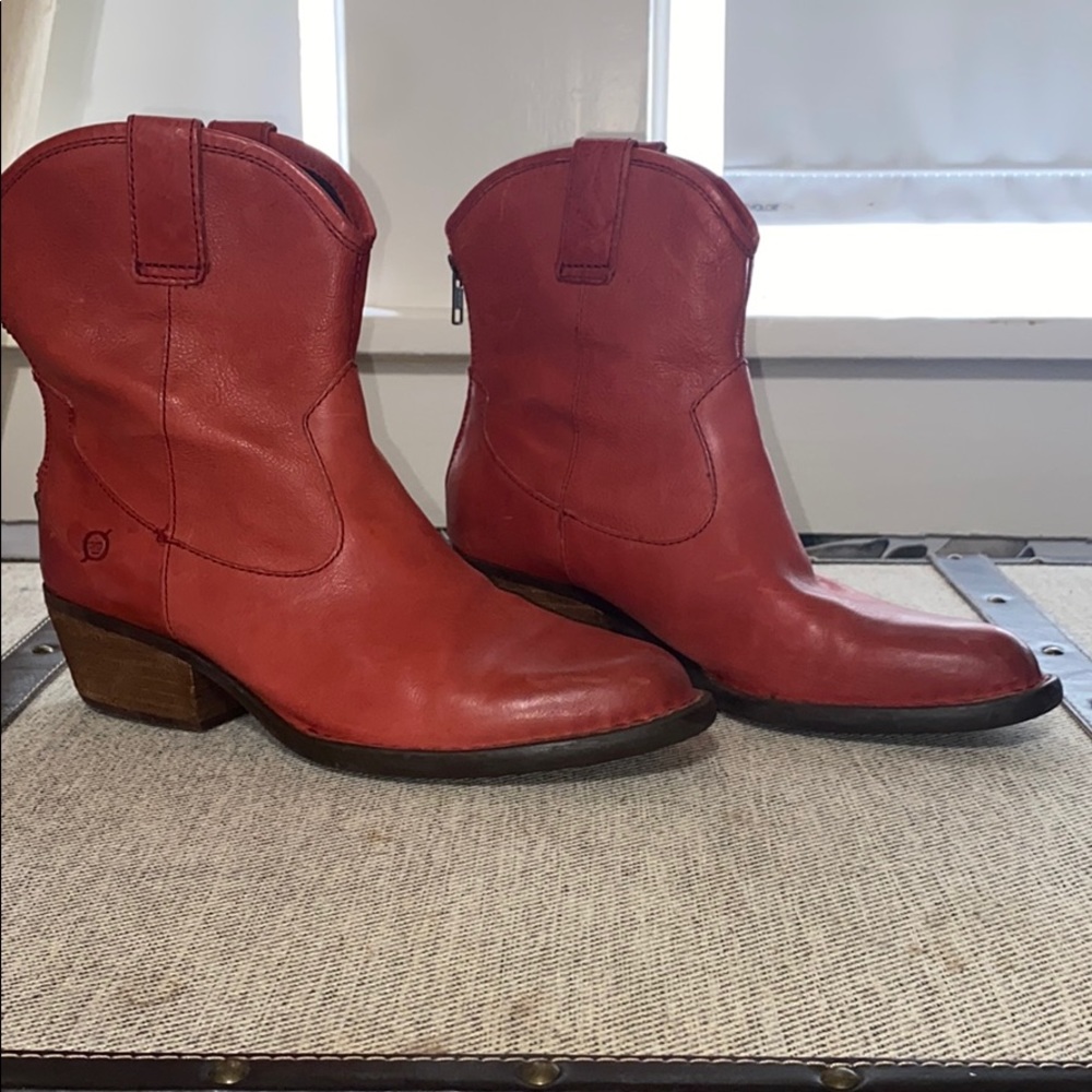 Short red cowboy boots size 7
